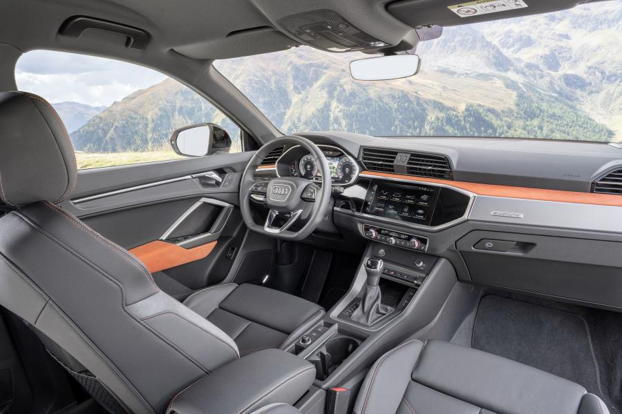 Интерьер Audi Q3 Quattro S-Line Edition One 2018 года  (WW) (фото 30 из 30)